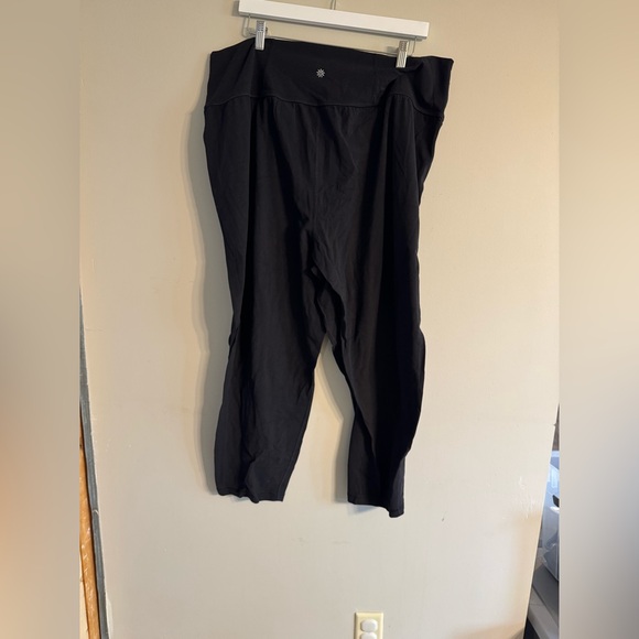 Athleta Black Cropped Leggings - Picture 5 of 5